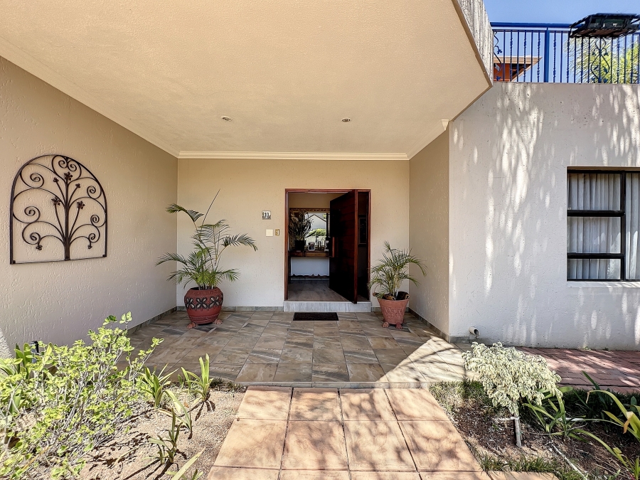 4 Bedroom Property for Sale in Silver Lakes Golf Estate Gauteng