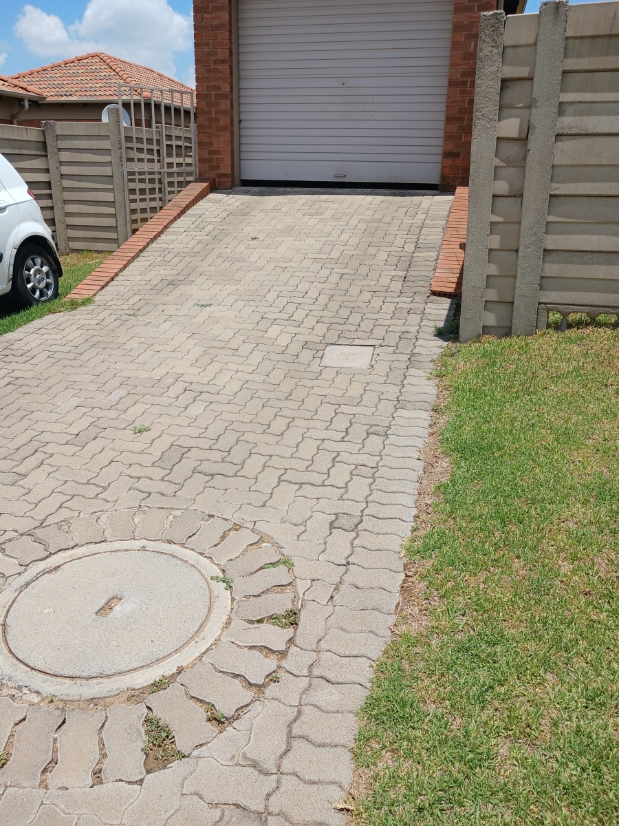 3 Bedroom Property for Sale in Thatch Hill Estate Gauteng