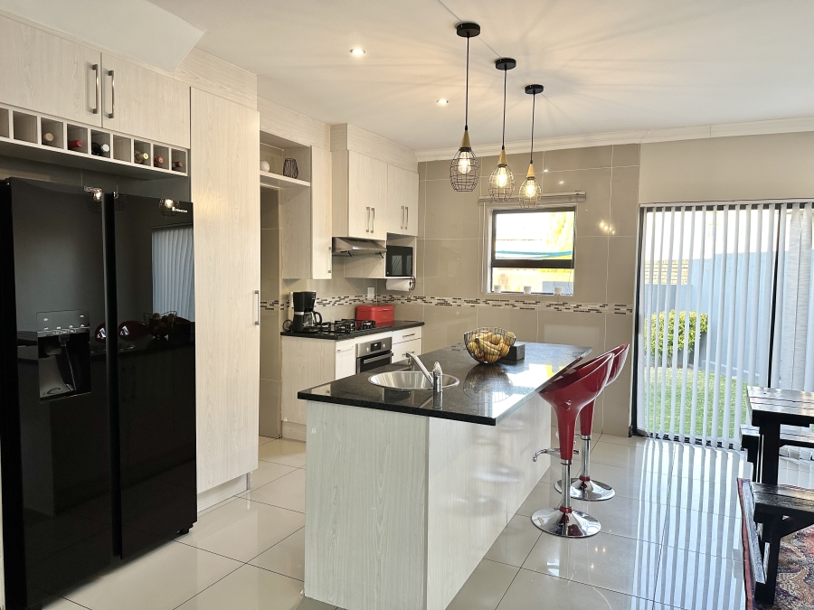 4 Bedroom Property for Sale in Thatchfield Estate Gauteng