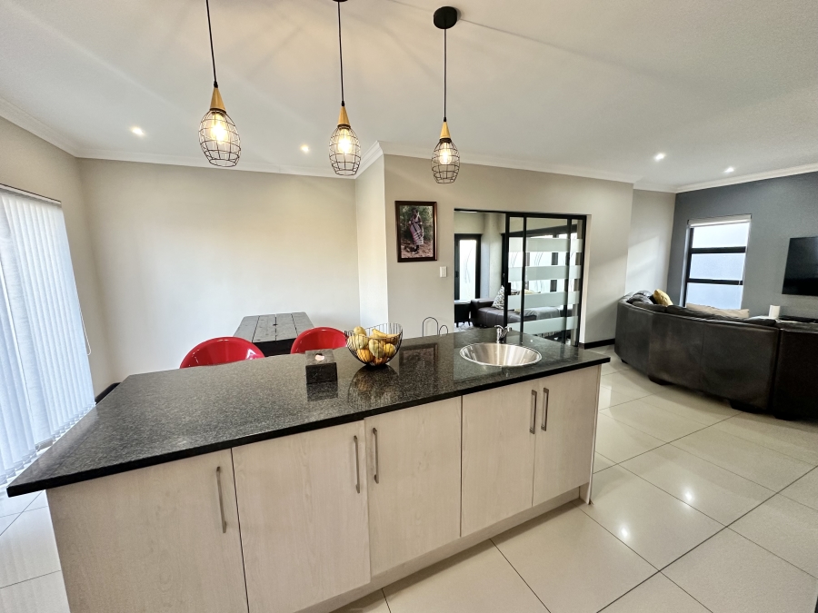 4 Bedroom Property for Sale in Thatchfield Estate Gauteng