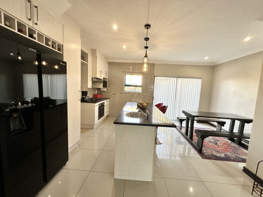 4 Bedroom Property for Sale in Thatchfield Estate Gauteng