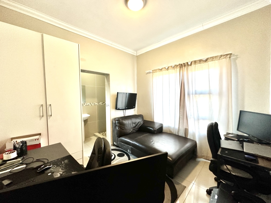 4 Bedroom Property for Sale in Thatchfield Estate Gauteng