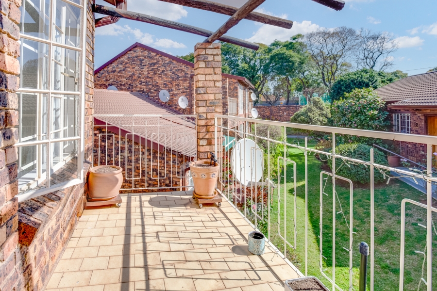 1 Bedroom Property for Sale in Bryanston Gauteng