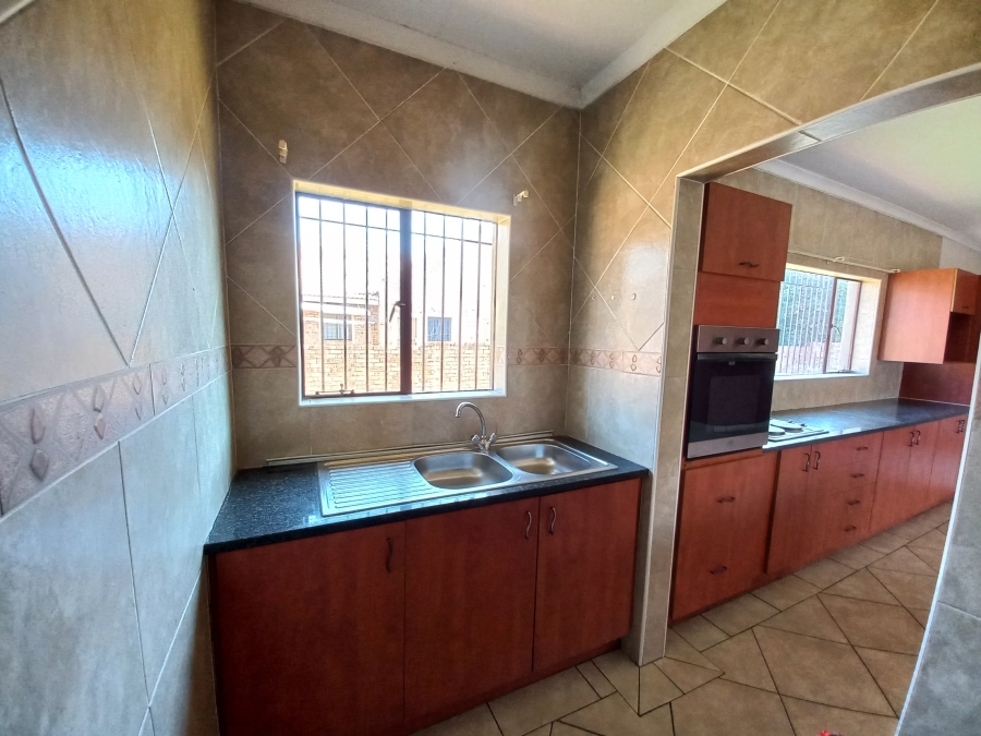 3 Bedroom Property for Sale in Denneoord Gauteng