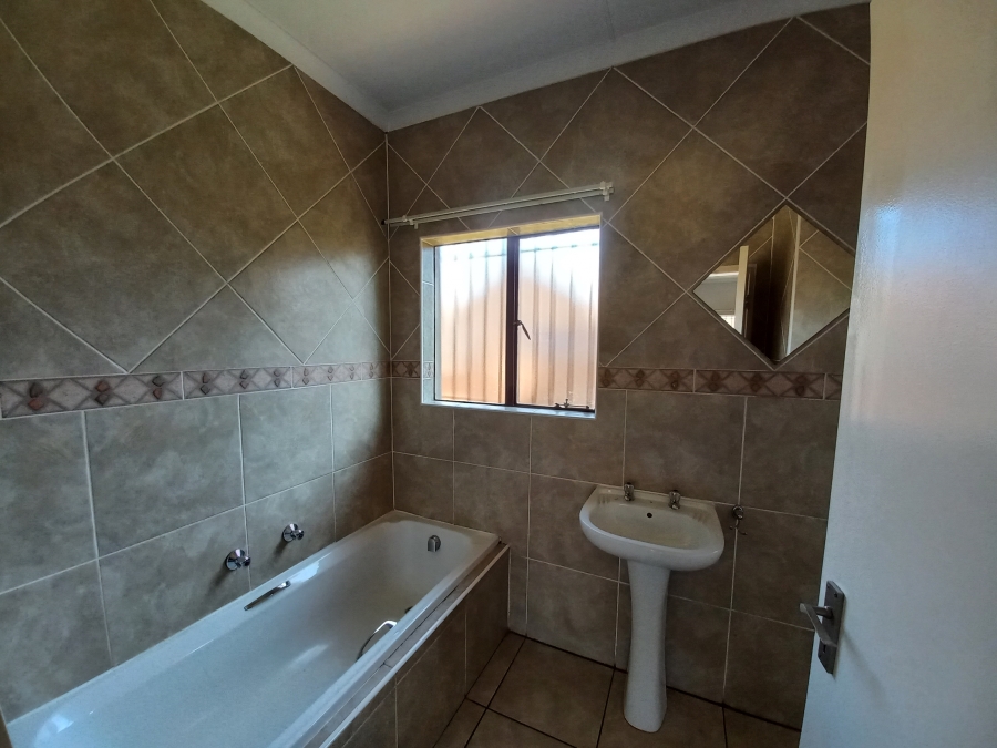 3 Bedroom Property for Sale in Denneoord Gauteng