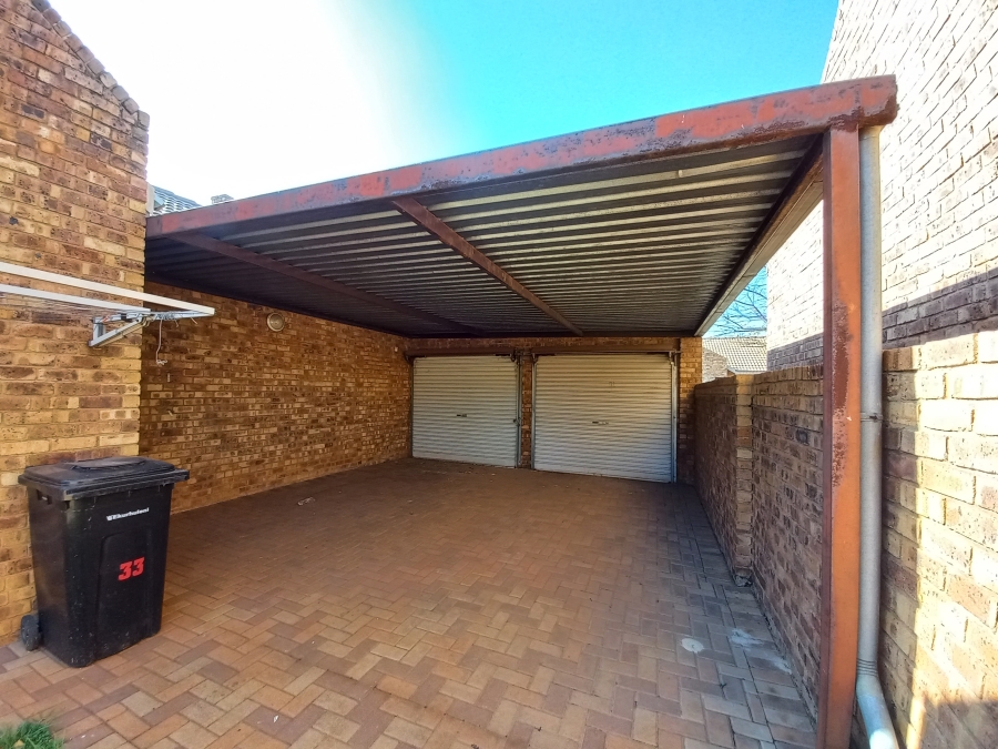 3 Bedroom Property for Sale in Denneoord Gauteng