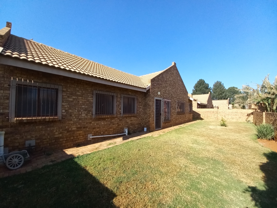 3 Bedroom Property for Sale in Denneoord Gauteng