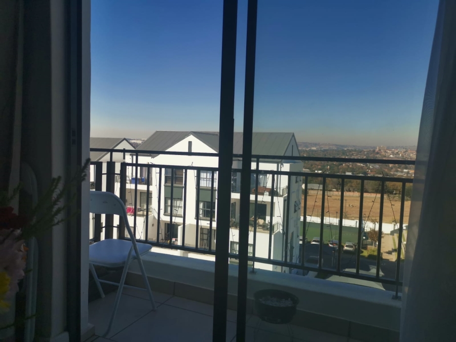 To Let 1 Bedroom Property for Rent in Greenstone Ridge Gauteng