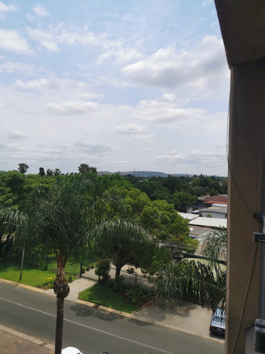 2 Bedroom Property for Sale in Kilner Park Gauteng