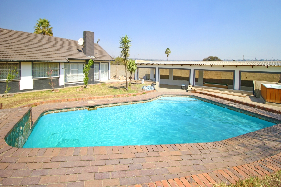 4 Bedroom Property for Sale in Rembrandt Park Gauteng