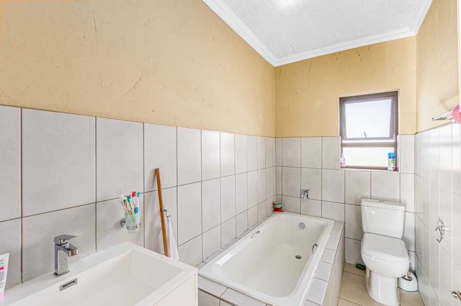 3 Bedroom Property for Sale in Halfway House Gauteng