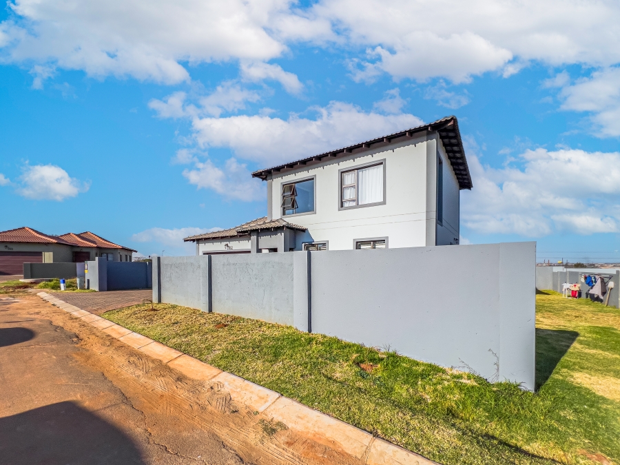 3 Bedroom Property for Sale in Halfway House Gauteng