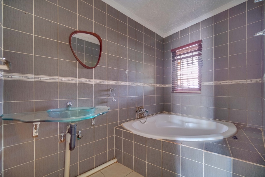 3 Bedroom Property for Sale in Palm Ridge Gauteng