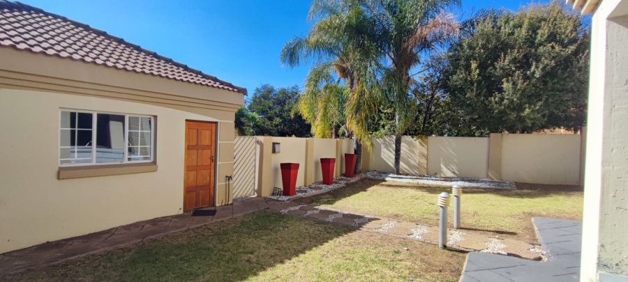 3 Bedroom Property for Sale in Rooihuiskraal North Gauteng