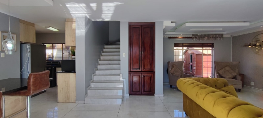 3 Bedroom Property for Sale in Rooihuiskraal North Gauteng