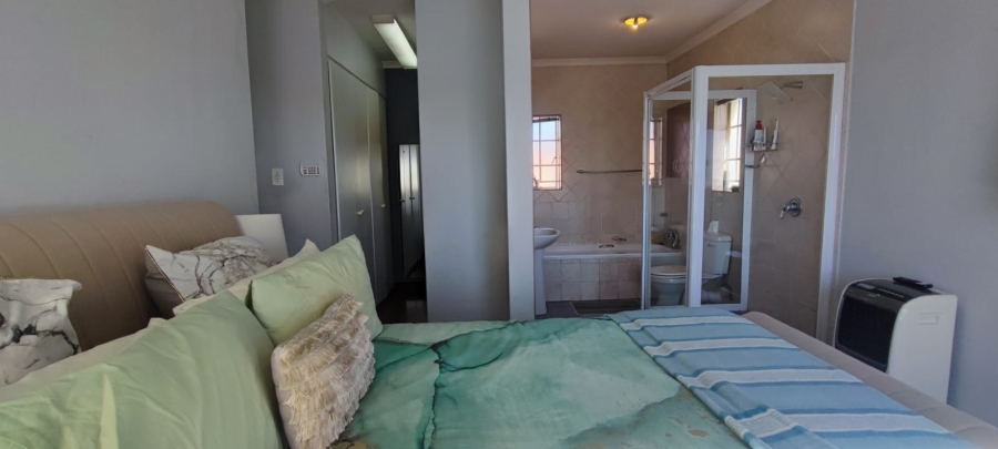 3 Bedroom Property for Sale in Rooihuiskraal North Gauteng