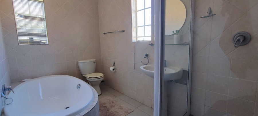 3 Bedroom Property for Sale in Rooihuiskraal North Gauteng