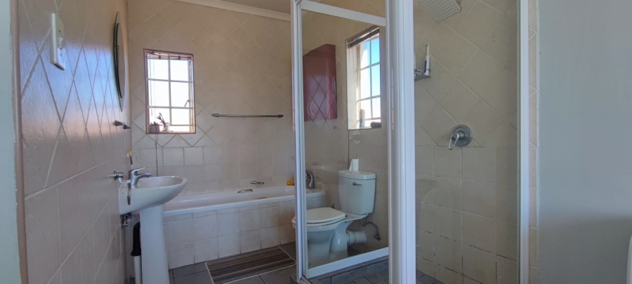 3 Bedroom Property for Sale in Rooihuiskraal North Gauteng