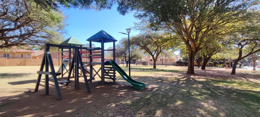 3 Bedroom Property for Sale in Rooihuiskraal North Gauteng