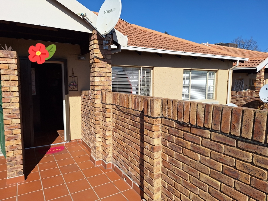 2 Bedroom Property for Sale in Rietfontein Gauteng