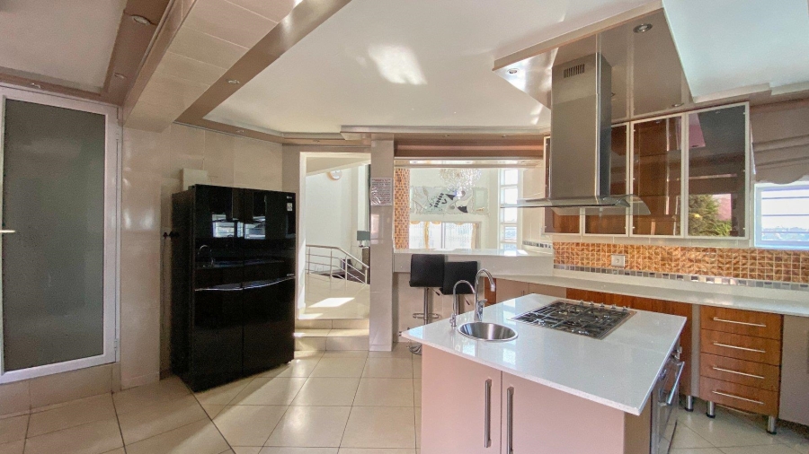 6 Bedroom Property for Sale in Bassonia Gauteng