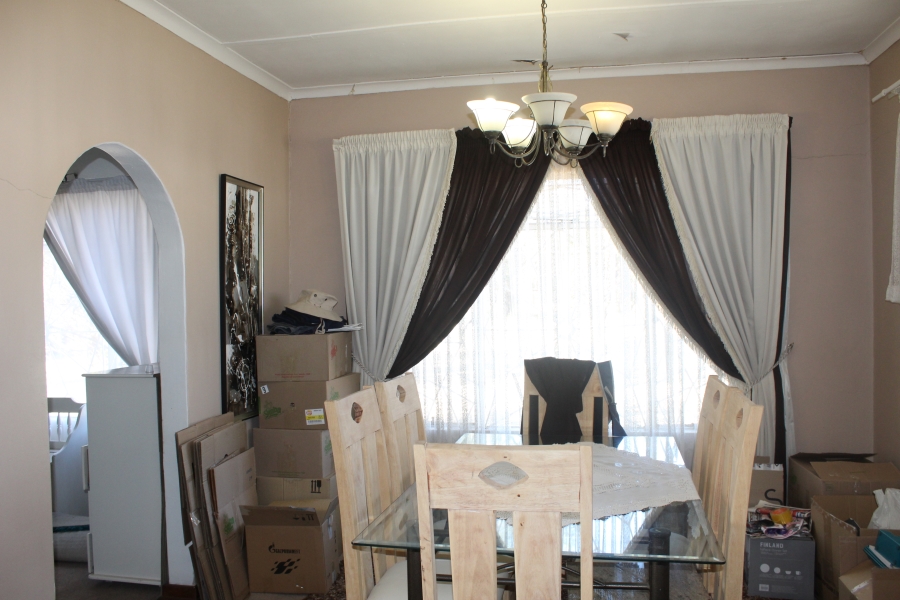 6 Bedroom Property for Sale in Lamontpark Gauteng