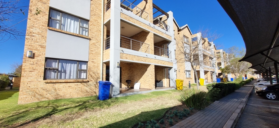 2 Bedroom Property for Sale in Rooihuiskraal North Gauteng