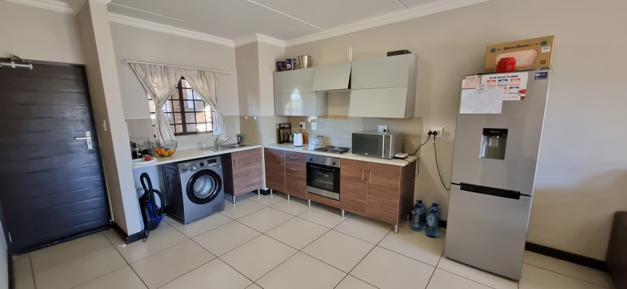 2 Bedroom Property for Sale in Rooihuiskraal North Gauteng