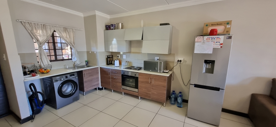 2 Bedroom Property for Sale in Rooihuiskraal North Gauteng