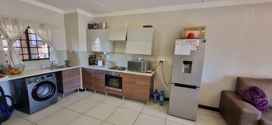 2 Bedroom Property for Sale in Rooihuiskraal North Gauteng