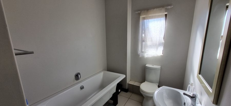 2 Bedroom Property for Sale in Rooihuiskraal North Gauteng