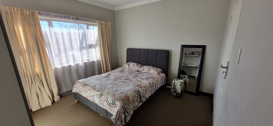 2 Bedroom Property for Sale in Rooihuiskraal North Gauteng