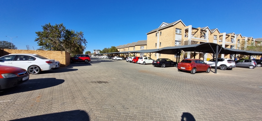 2 Bedroom Property for Sale in Rooihuiskraal North Gauteng