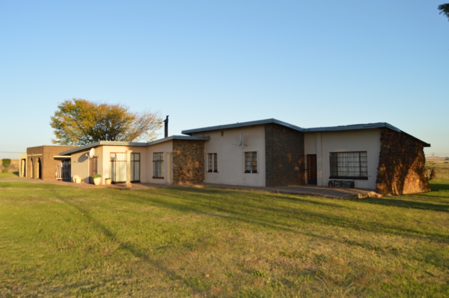 5 Bedroom Property for Sale in Vogelfontein Gauteng