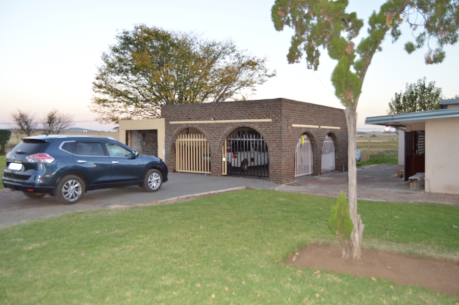 5 Bedroom Property for Sale in Vogelfontein Gauteng