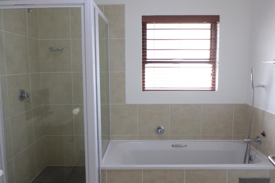 To Let 2 Bedroom Property for Rent in Fourways Gauteng