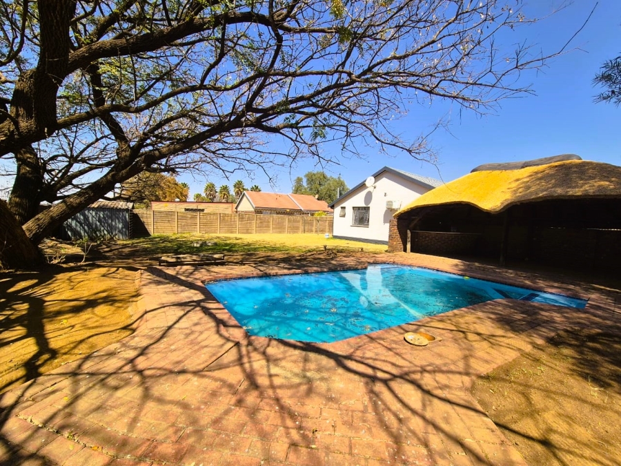 3 Bedroom Property for Sale in Falcon Ridge Gauteng