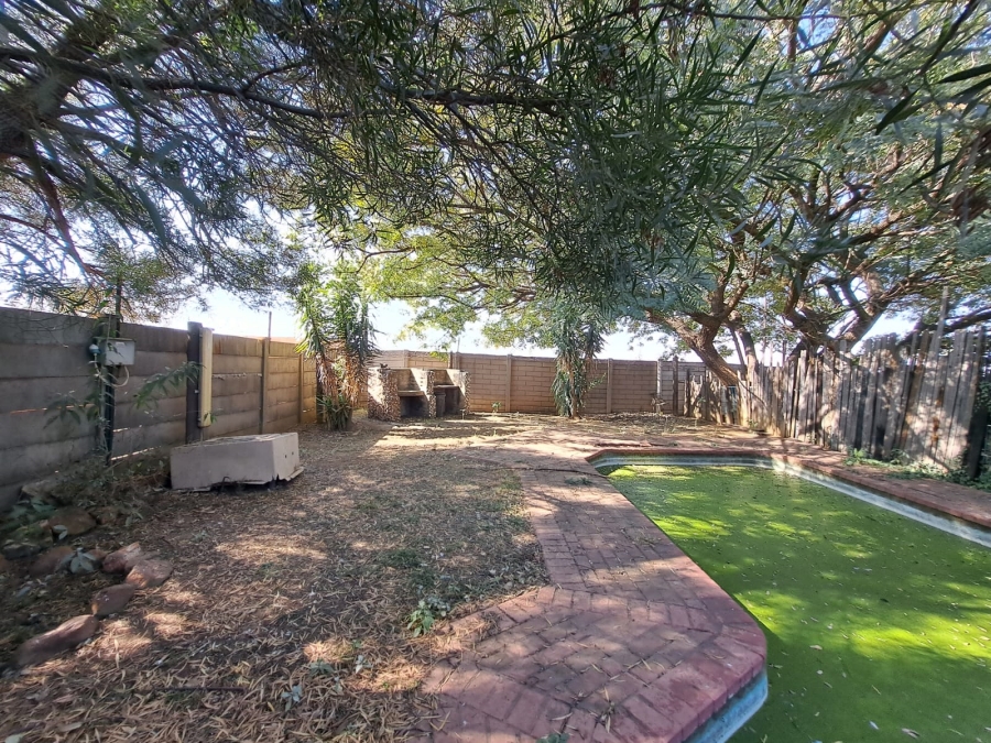 3 Bedroom Property for Sale in Falcon Ridge Gauteng