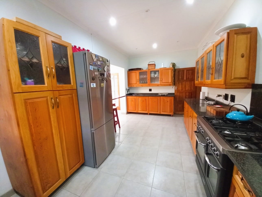 5 Bedroom Property for Sale in Glen Marais Gauteng