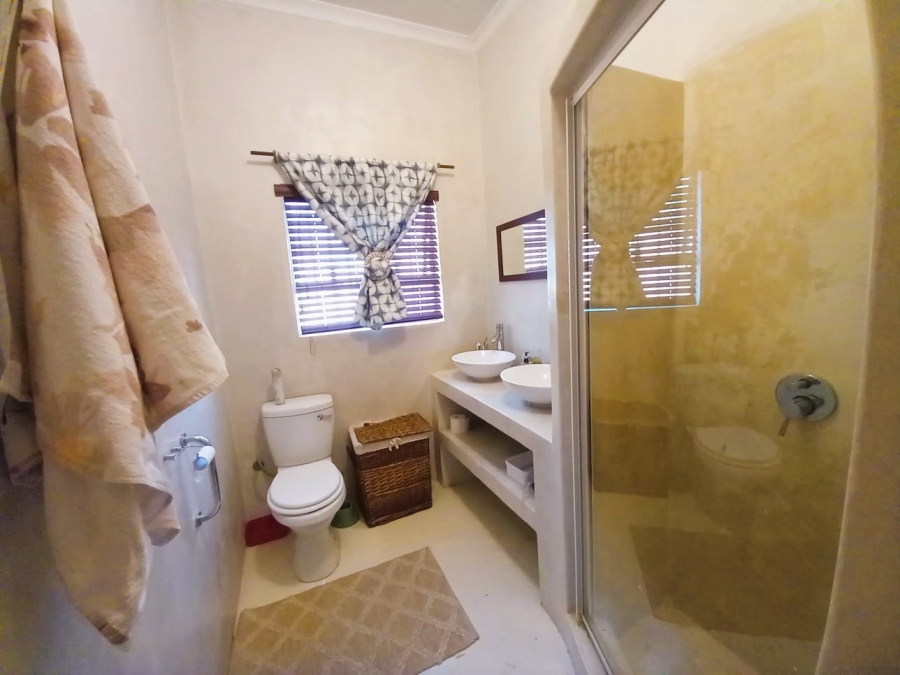 5 Bedroom Property for Sale in Glen Marais Gauteng