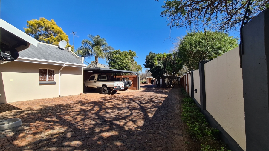 To Let 4 Bedroom Property for Rent in Doornpoort Gauteng