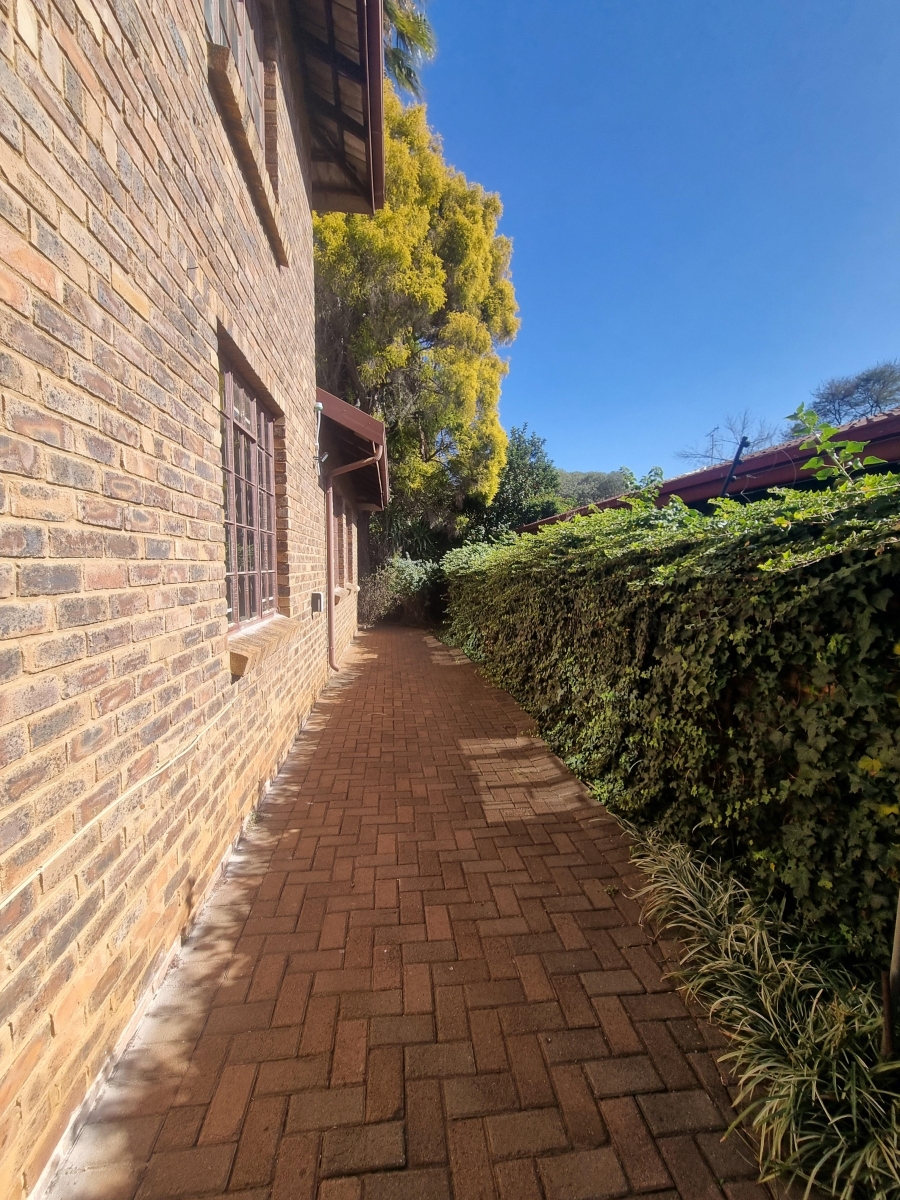 To Let 2 Bedroom Property for Rent in Eldoraigne Gauteng