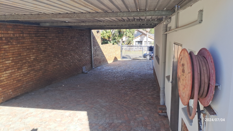 6 Bedroom Property for Sale in Suiderberg Gauteng