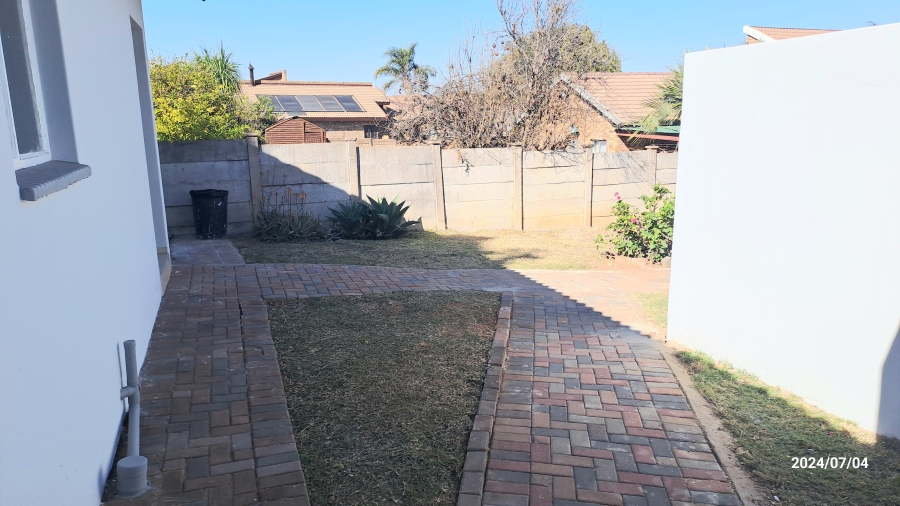 6 Bedroom Property for Sale in Suiderberg Gauteng