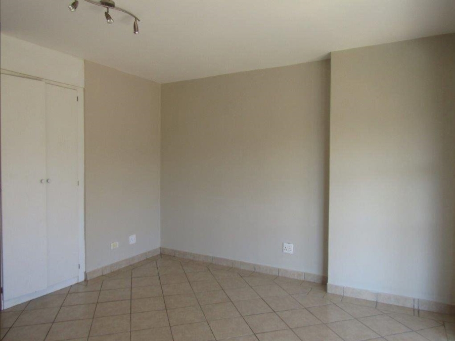 1 Bedroom Property for Sale in Oukraal Estate Gauteng