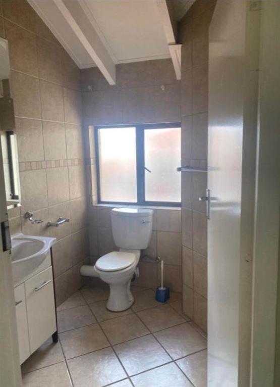 1 Bedroom Property for Sale in Oukraal Estate Gauteng