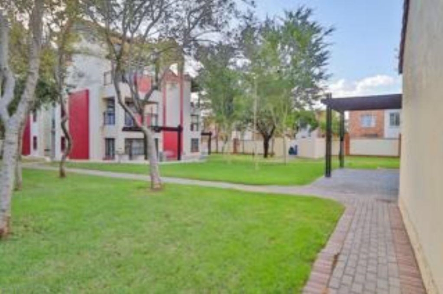 1 Bedroom Property for Sale in Oukraal Estate Gauteng