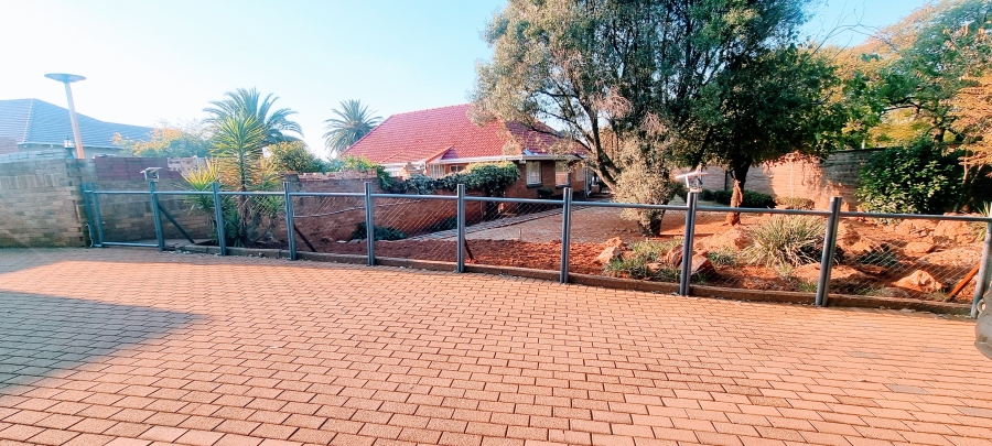 4 Bedroom Property for Sale in Linmeyer Gauteng