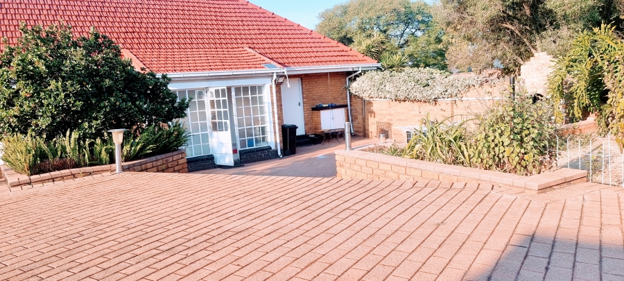 4 Bedroom Property for Sale in Linmeyer Gauteng