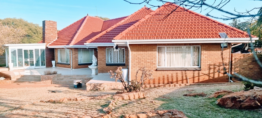 4 Bedroom Property for Sale in Linmeyer Gauteng